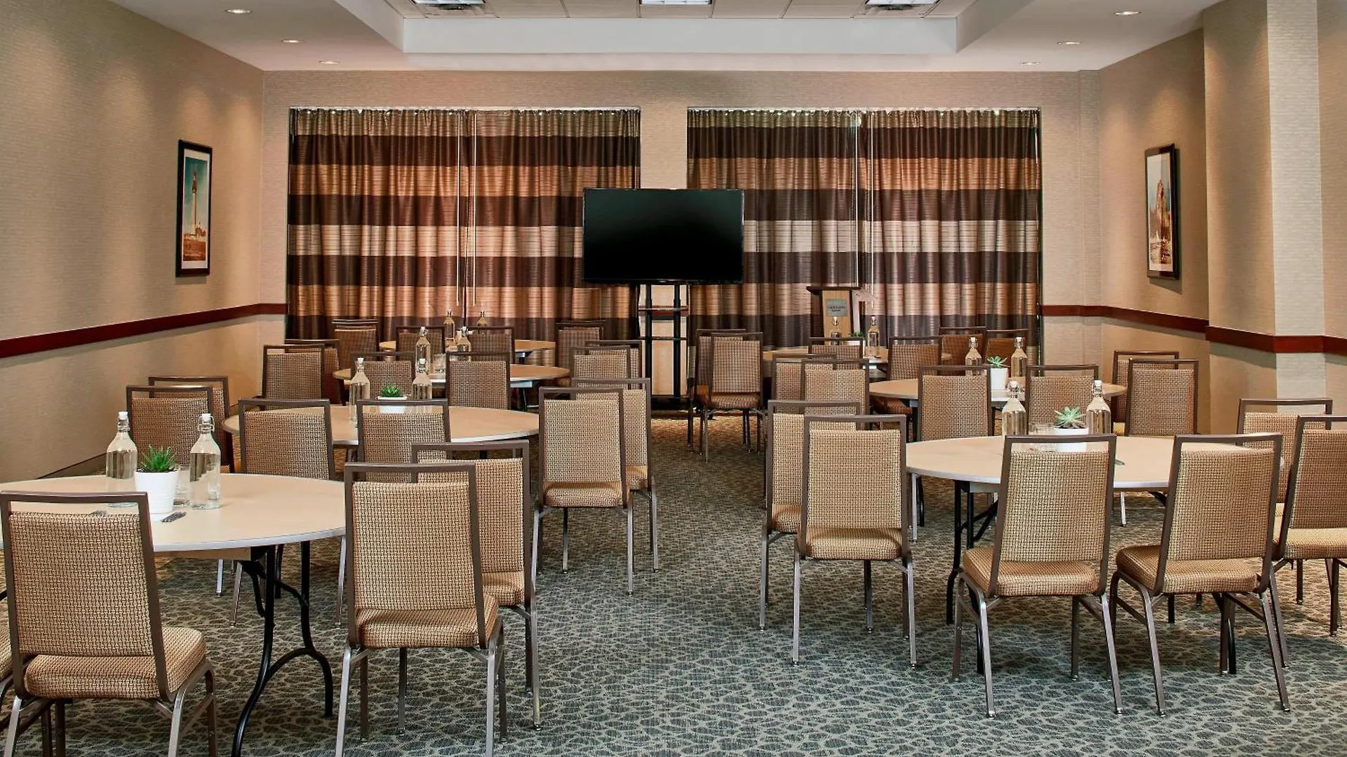 מלון Courtyard Portland Downtown / Convention Center 3*,  ארצות הברית