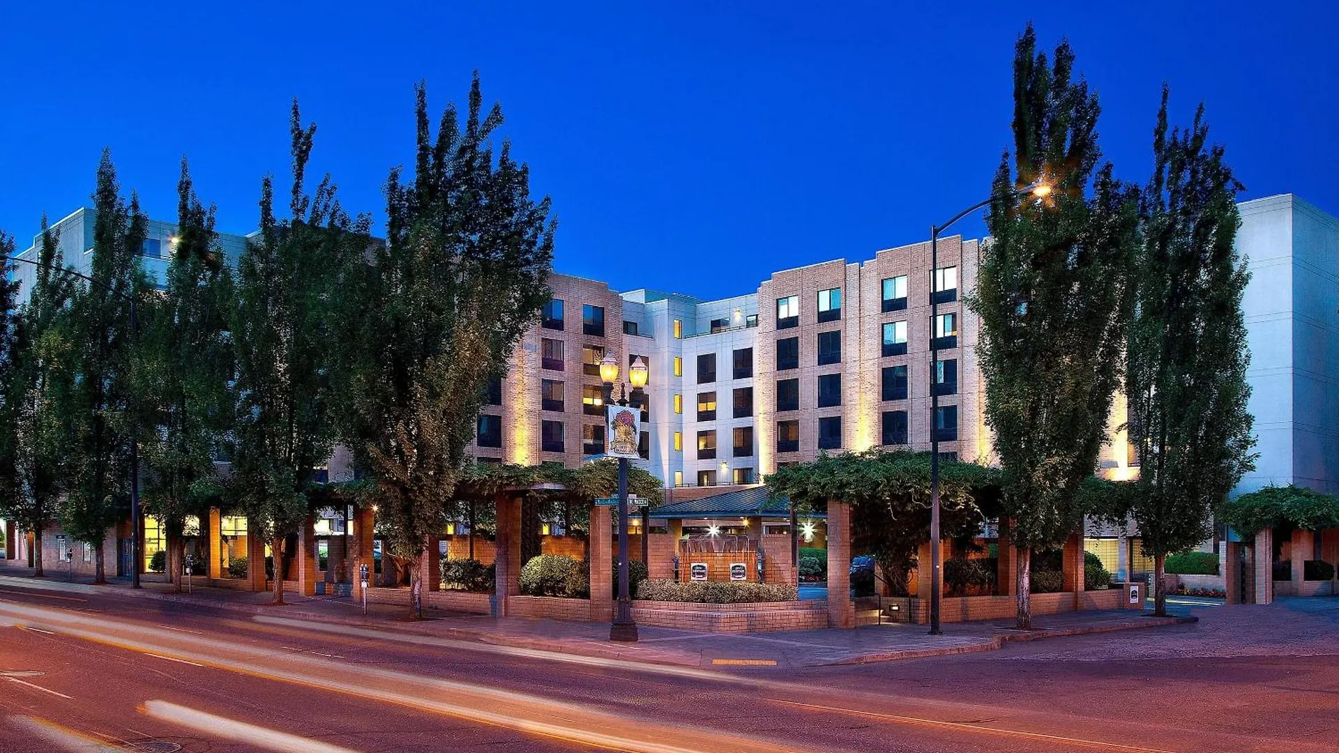 מלון Courtyard Portland Downtown / Convention Center