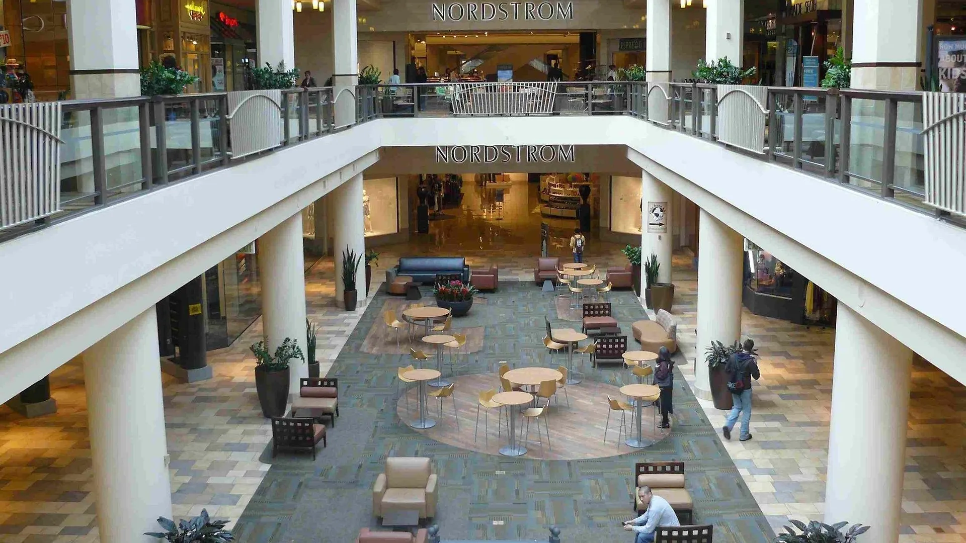 Courtyard Portland Downtown / Convention Center Hotel